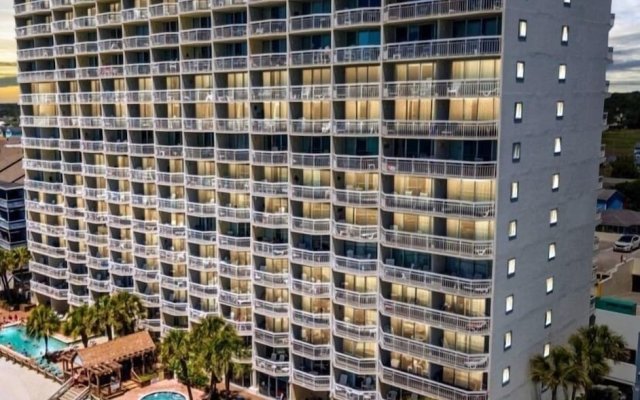 1402 Waters Edge Resort 2 Bedroom Condo by RedAwning