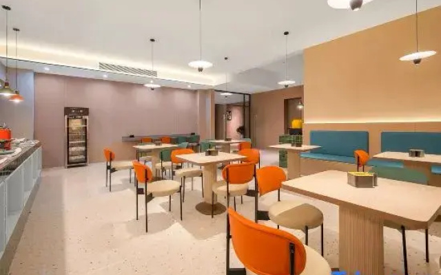 Jingfang E-Sports Hotel (Xuanhan Baren Square)