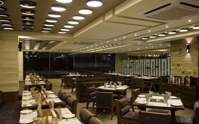 Hotel Grand Elegance