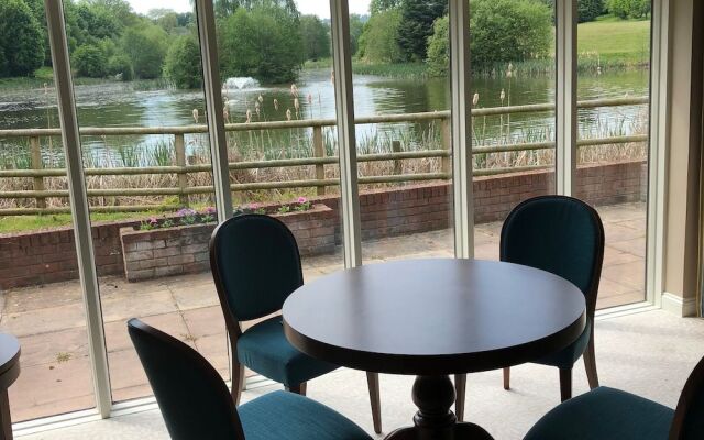 Cadmore Lakeside Hotel