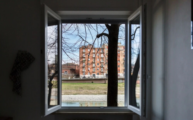 Parma Railway Station Apartment with Garage