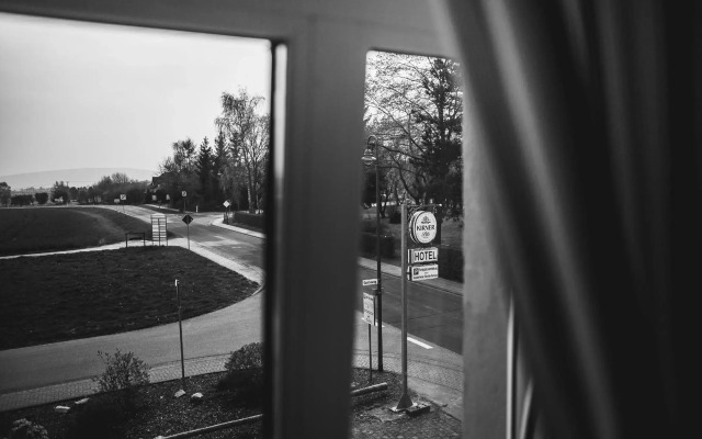 Landhotel Airport Inn