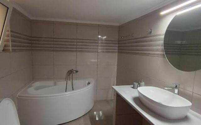 Kostas Maria Apartment 109m2 1st Floor