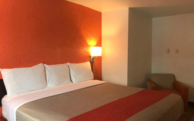 Motel 6 Saint Paul, MN - I-94