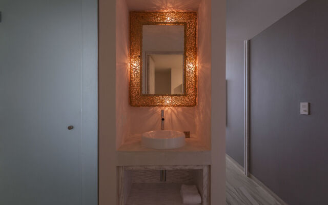 Newport House Playa Boutique Hotel - Beach Club Access