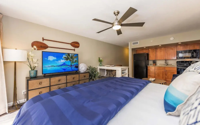 Royal Kahana 318 Studio Bedroom Condo by RedAwning