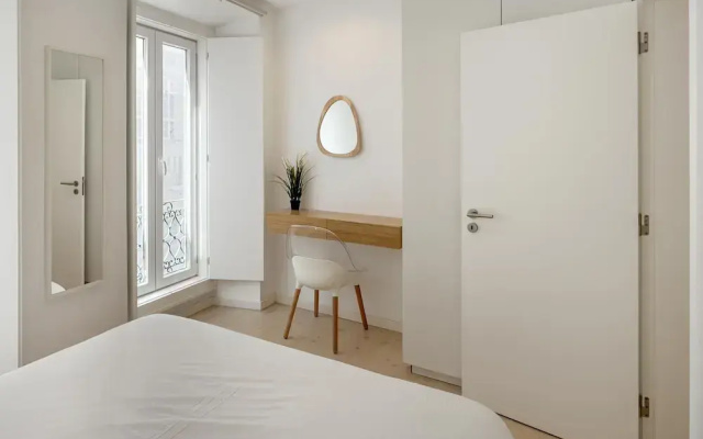 Downtown Modern Apartments I by Homing