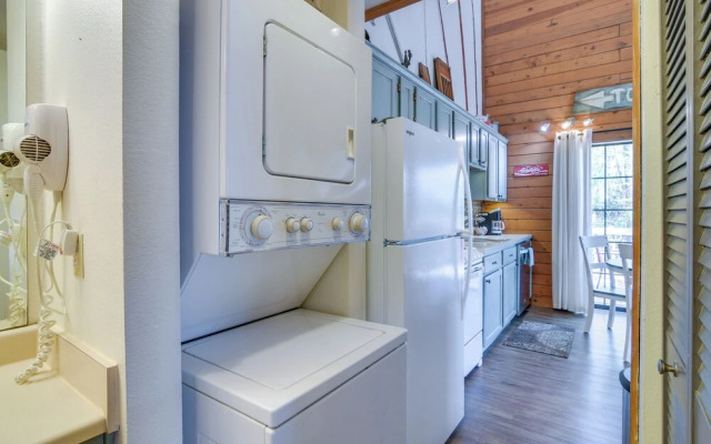 Relax Fireside! Home 8 Mi to Silver Dollar City