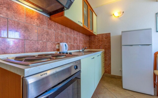 Beautiful Apartment in Duce With Wifi and 1 Bedrooms