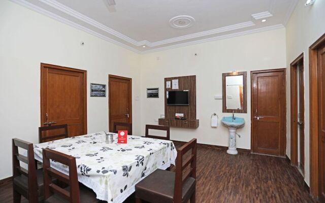 OYO 9878 Home Cozy 3BHK Geetanjali Hospital