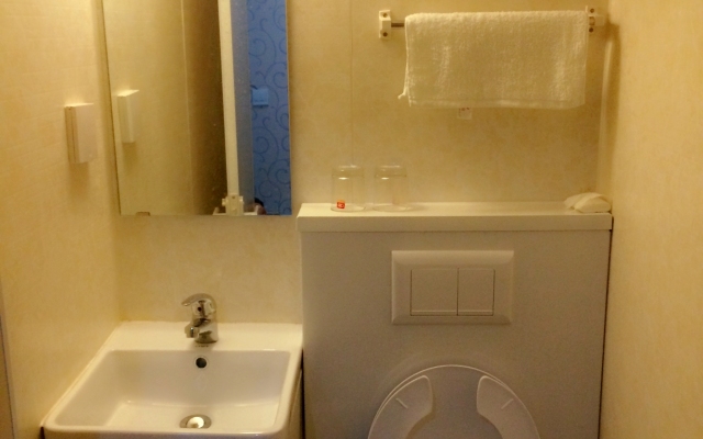 Linquan Wenming Hostel