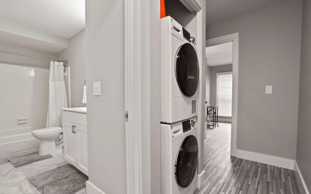 Modern 2BR 2BA Apartment With Pleasant Views