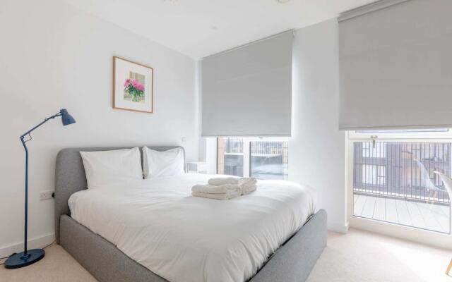 Stylish 2BD Oasis W/balcony South East London!