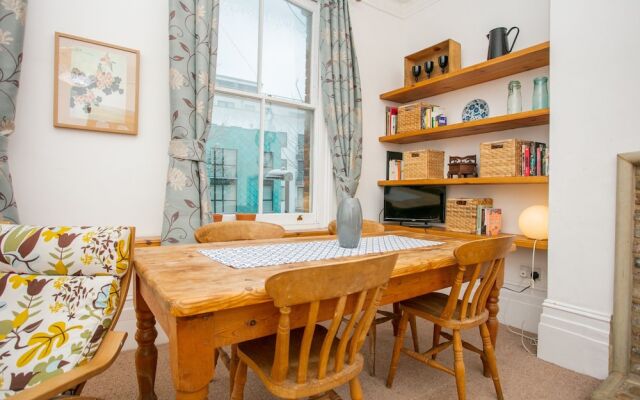 3 Bedroom Flat In Highbury