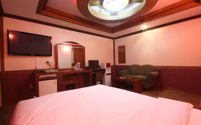 Utopia Motel