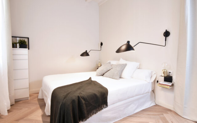 Liceu in Barcelona with 2 bedrooms and 1 bathrooms