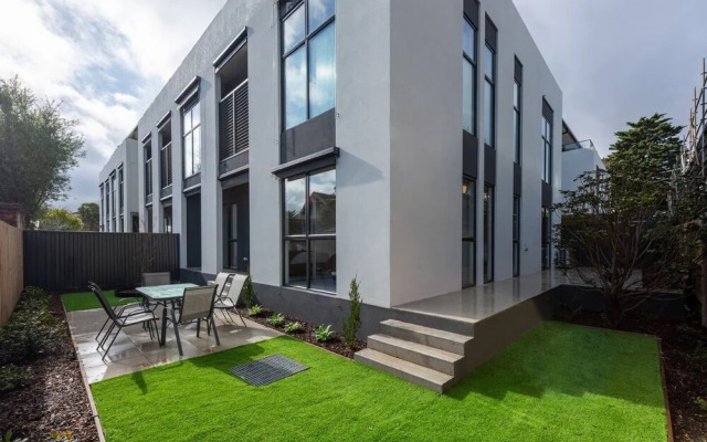 Stylish 3 Bedroom With Free Parking