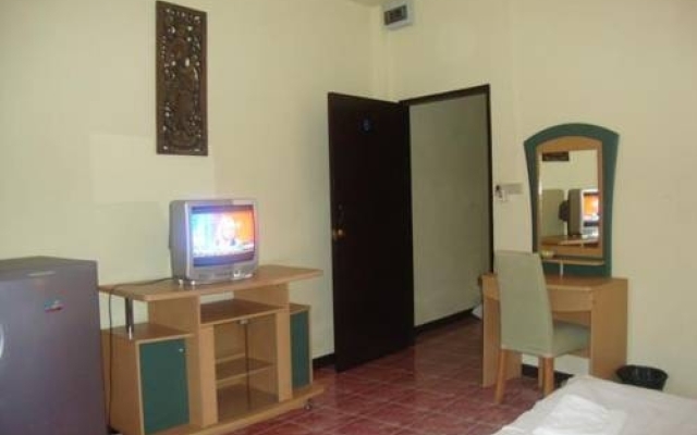 Gaeng Phet Restaurant & Guesthouse