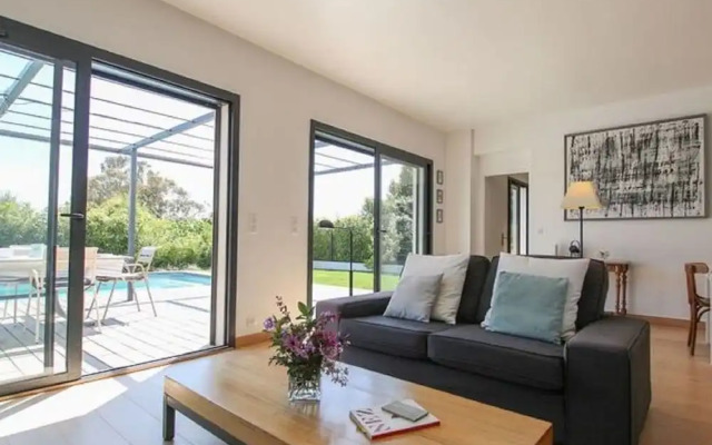 Inviting Holiday Home in Grimaud With Private Pool
