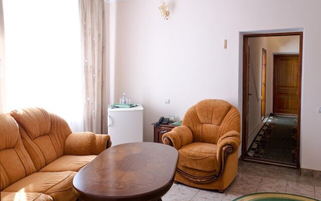 Hotel Complex Uhnovych
