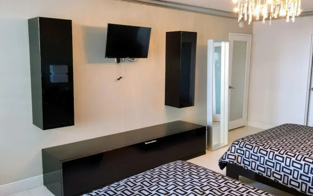 Alexander 604 3 Bedroom Apts by RedAwning