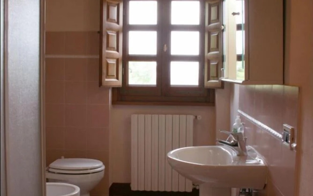 Beautiful private villa with WIFI, private pool, TV, pets allowed and parking, close to Arezzo