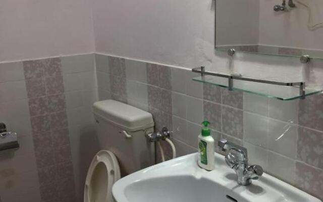 2 AC Rooms with Kitchen & Lounge near Ganges