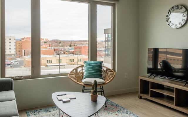 Downtown 2 BR w/ Wifi by Frontdesk