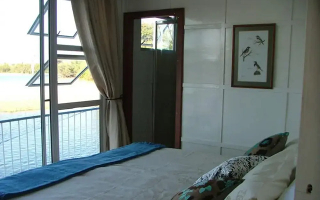Houseboat With Aircon and Splash Pool - 2128