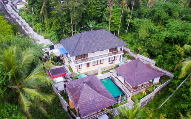 Ayu Duwur Beji