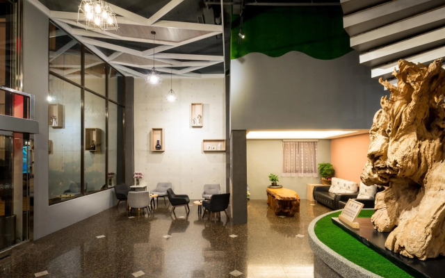 Yadi Hotel