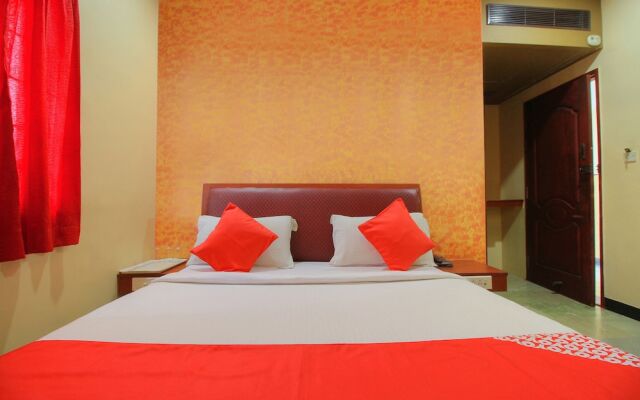 OYO 11585 Hotel Shreenithi