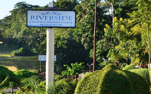 Riverside Hotel