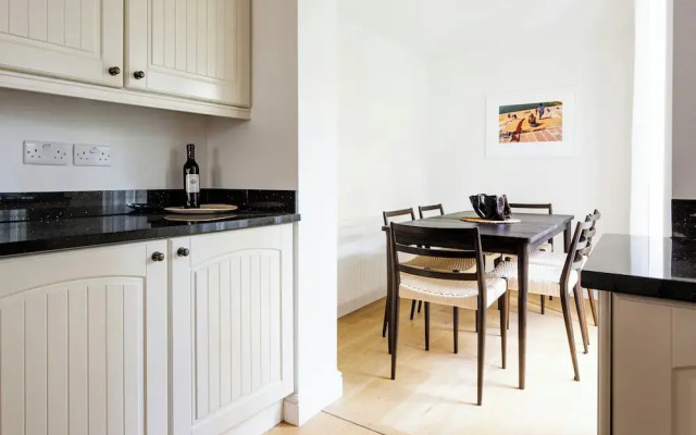 Edge Street IV by Onefinestay