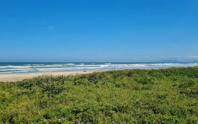 Ampla casa com 5 quartos e vista para o mar