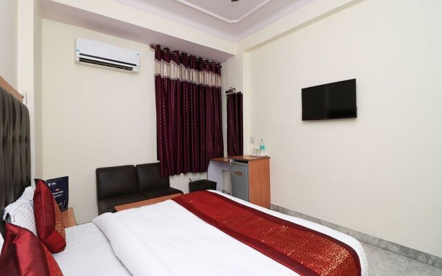 OYO 12419 Hotel Silver Shine
