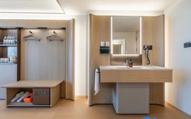 JI Hotel (Shanghai Wildlife Park Huinan Subway Station)