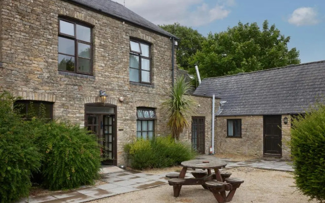 Hunters Hall Tetbury by Greene King Inns