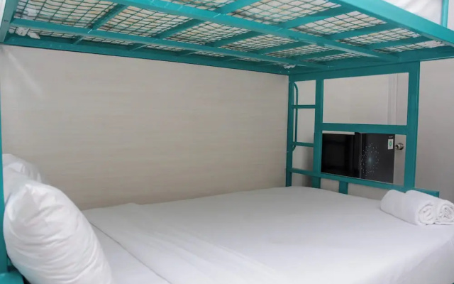 Comfort Studio Apartment for 4 Pax at Podomoro Golf View – Guest Rooms – Depok