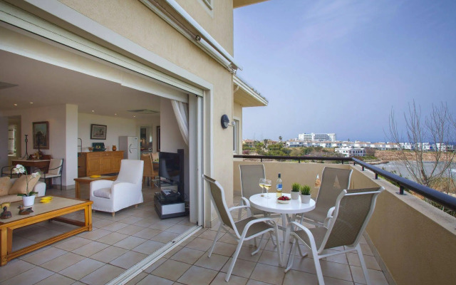 Alia Seafront Suite