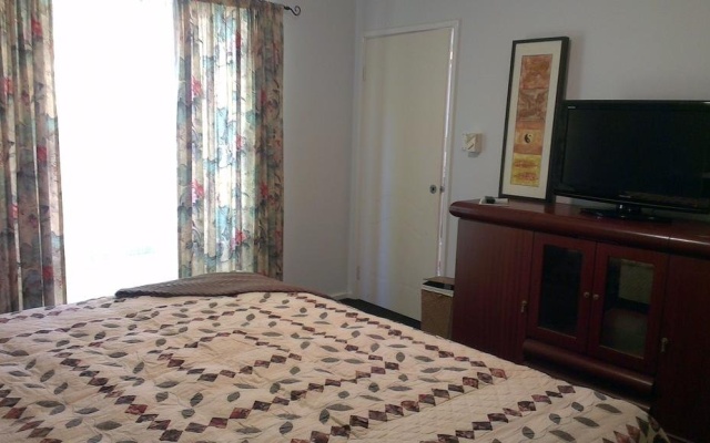 The Vines Avenue Guesthouse – Guest Rooms – The Vines