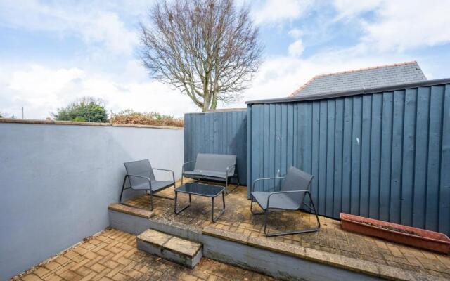 Severn Grove House by Tŷ SA in Severn Grove