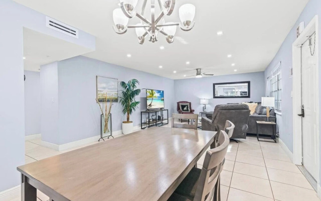 Beach, Pool; Las Olas Getaway