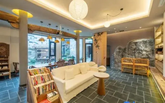 Sanjiantang Centennial Huishang Yujia (Yueliangwan Branch)