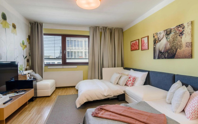 Luxury Center APT Garage Parking by Michal&Friends