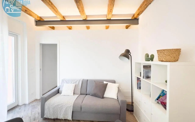 Basovizza 3 Angelica Tirabora Short Rent