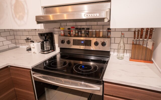 SUPERB 1 Bed Apt. Steps Away From Metro