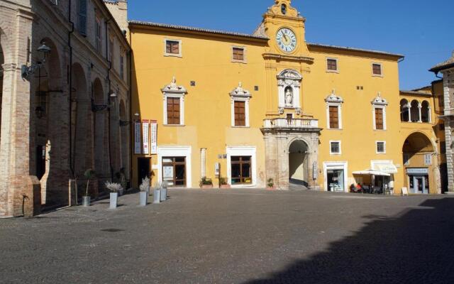 MarcheAmore - Bottega di Giacomino for art lovers, with private courtyard