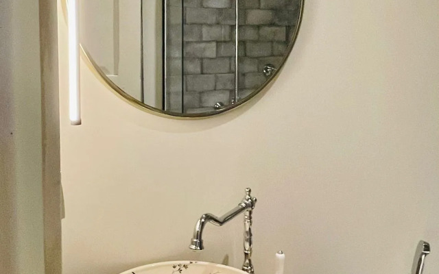 Artisan Boutique Hotel & Gallery