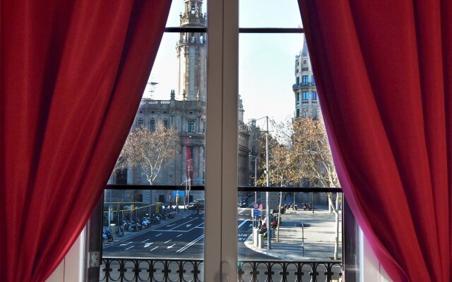 Gaudí in Barcelona with 2 bedrooms and 2 bathrooms